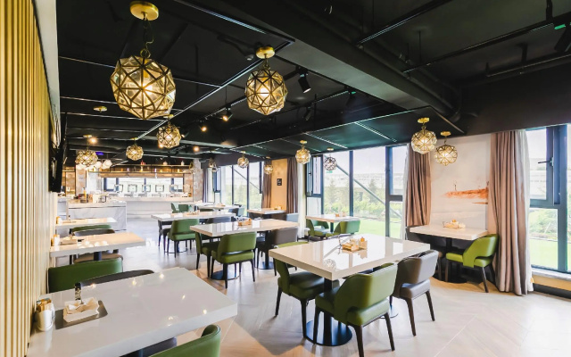 Atour Hotel(Changchun International Convention and Exhibition Center Ecological Plaza)