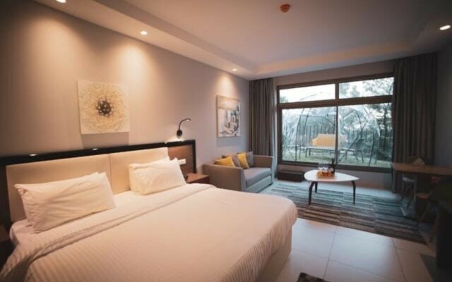 The Ray Hotel & Studios