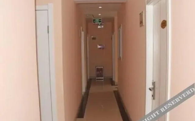 Shuntian Business Hostel (Ji'nan Yingxiongshan Road)