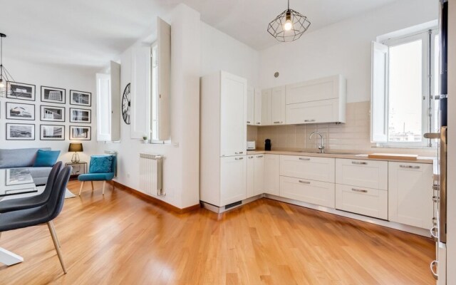 Modern and Stylish Flat Near P.zza Della Repubblica
