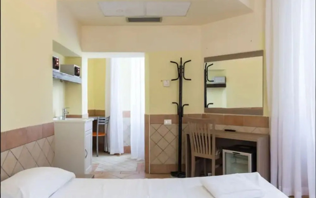 Hotel Alex Square