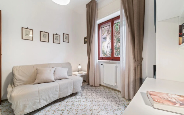 Vietri sul Mare Roomy Flat with Parking