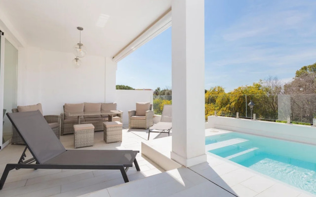 Artola in Marbella With 4 Bedrooms and 3 Bathrooms