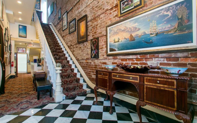 Lafitte Hotel & Bar