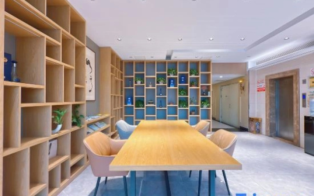 Home Inn Alliance Huayi Hotel (Tancheng Railway Station Tanguo Ancient City)