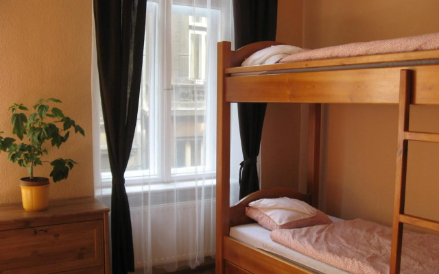 Corvin Point Rooms and Apartments