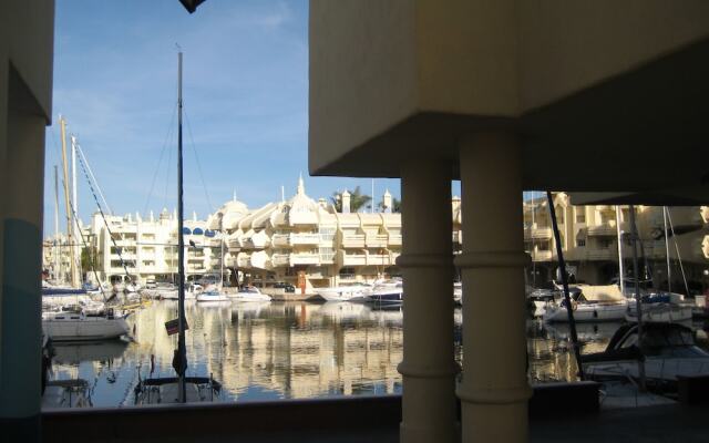 Apartamento en Puerto Marina B32