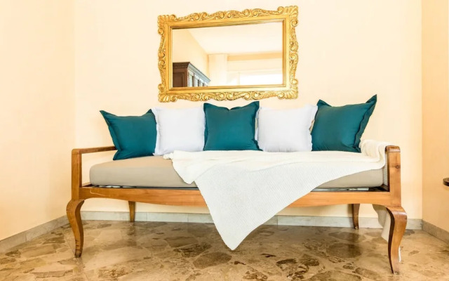 JOIVY Garden Oasis: 1BR Apt w/ Balcony & Parking