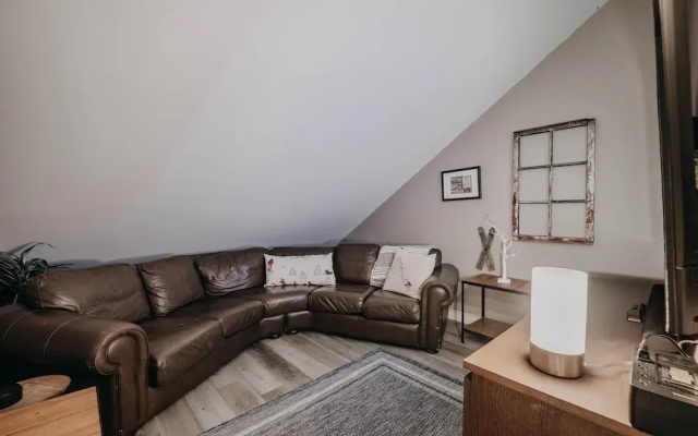 Snowater Condo 45sw With a Media Room