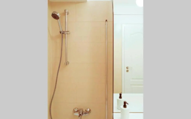 Elegant Vibes Apartment next to Obor market