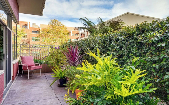 Luxe Condo w/ Private Patio & Perks in Emeryville!
