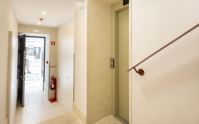 ALTIDO Luxurious 2BR Apt w/street view, 2mins to Santa Justa Lift