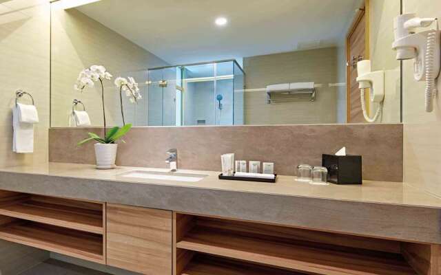 W Studio Resort Suites at Pyramid Tower