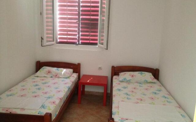 Apartman Sutomore 8 osoba