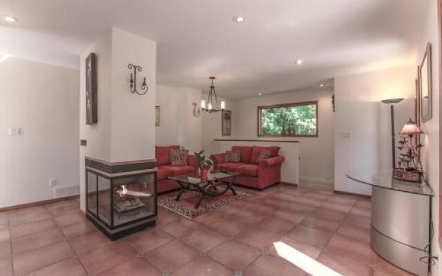 Whytecliff Park place near ocean