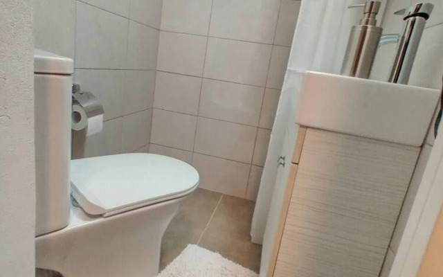 Astrinos Apt Simple, Cosy, Comfortable, Near the Beach