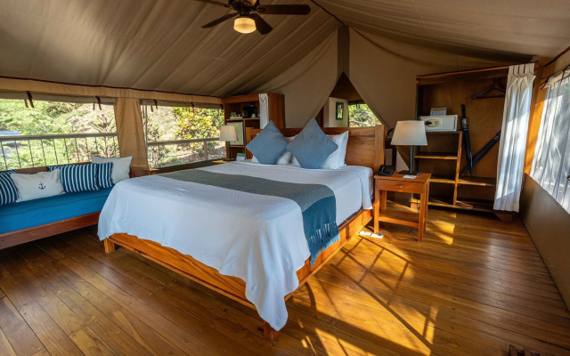 Isla Chiquita Glamping Hotel