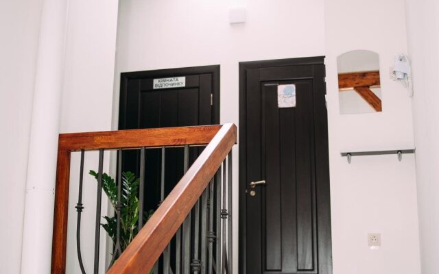 Square Hostel & Cafe