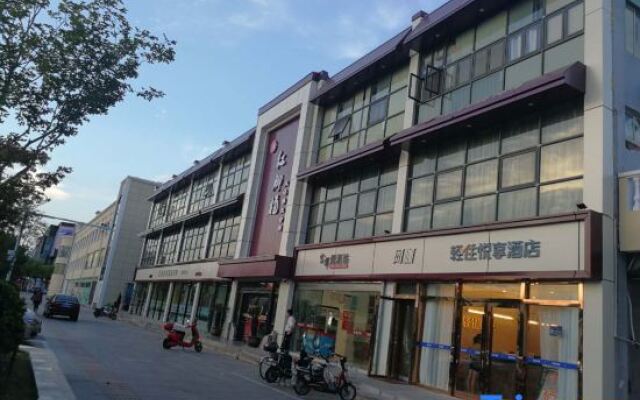 Qingzhu Yuexiang Hotel (Shanghai East Huancheng Road Metro Station)