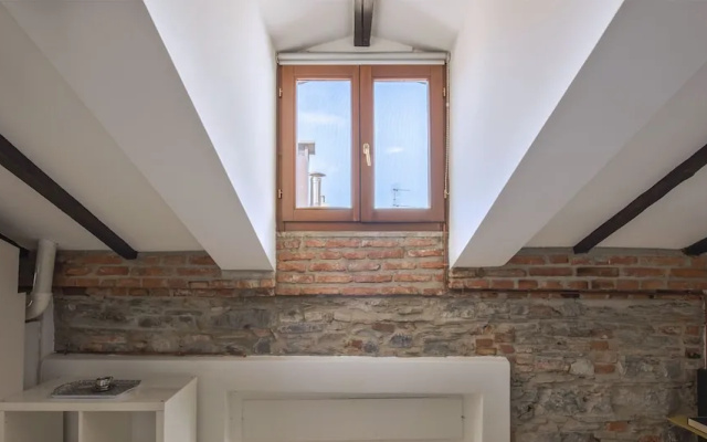 ALTIDO Romantic Loft for 3 in Perfect Como Centre
