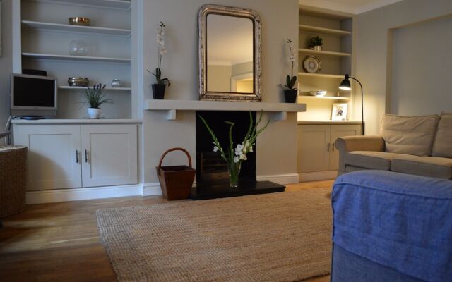 Stylish 2 Bedroom Apartment In London