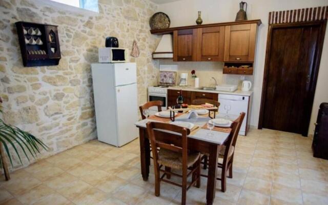 Traditional House 1 with Pool