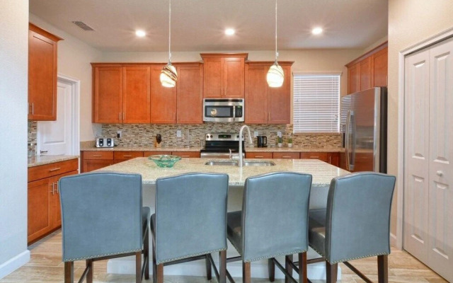 Storey Lake-5 Bedrooms Home W/pool-1650st Home by Redawning