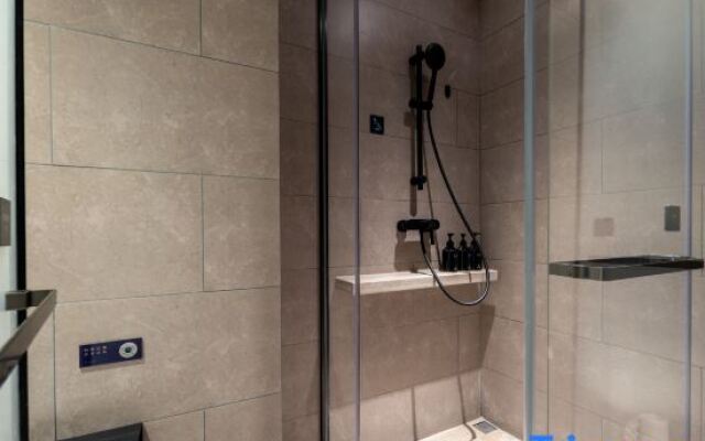 Atour Hotel Zhengzhou East Station East Plaza