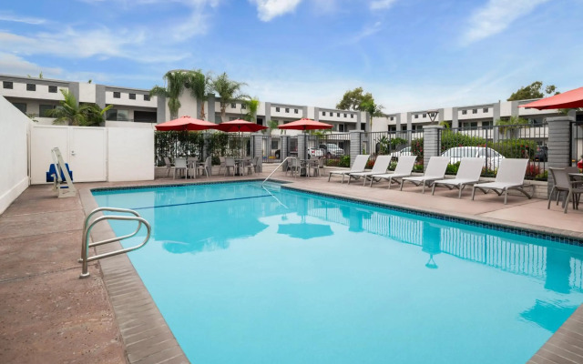 Solara Inn and Suites