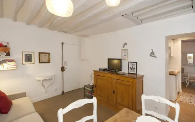 Sunny Marais Studio 303