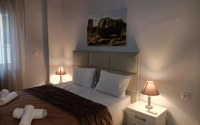 Modern Comfy Apartment near Metro