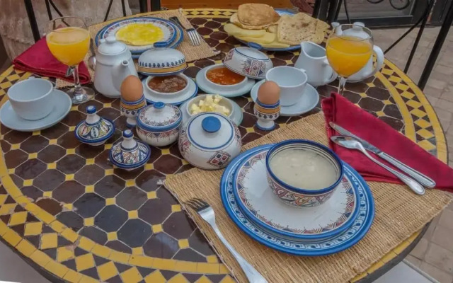 "room in Guest Room - Riad Lakouas-benjoin Room"