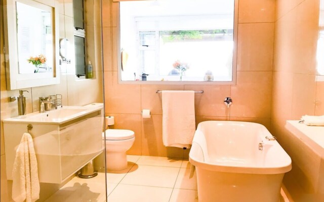 121 Ocean View Drive Studio Apartment