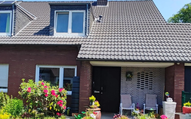 Uni, FH, Gesundheits Campus nähe, Zimmer mit Garten & Terrasse