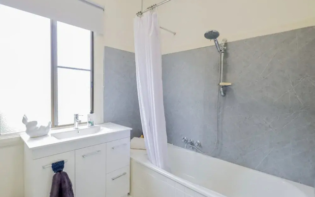 Cosy 3-bed Home With Fireplace & Outdoor BBQ