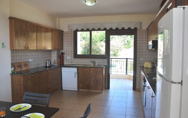 Villa Only 50m To The Sea, Sleeps 12, Polis