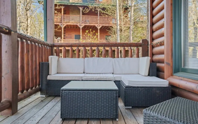 Stunning Mountain Cabin w Hot tub