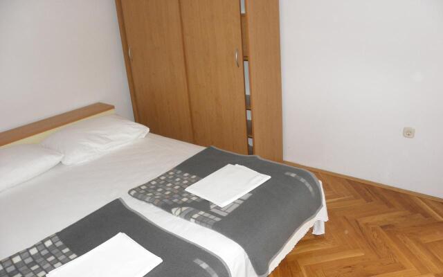 Apartment Mirja - 50 m from beach: A1 Petrcane, Zadar riviera