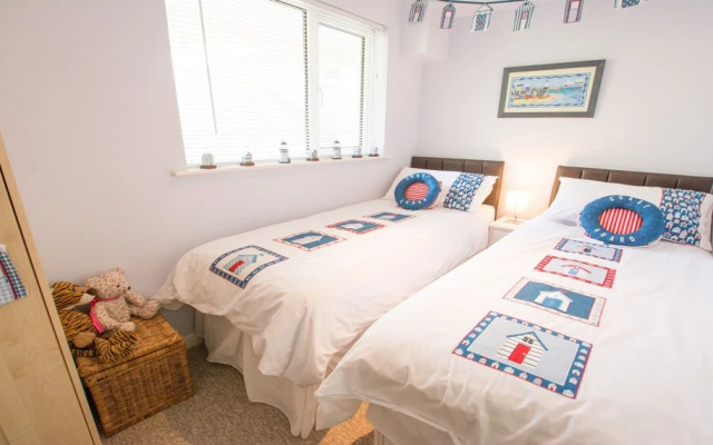 Clifton Court Apt 19 With Heated Pool