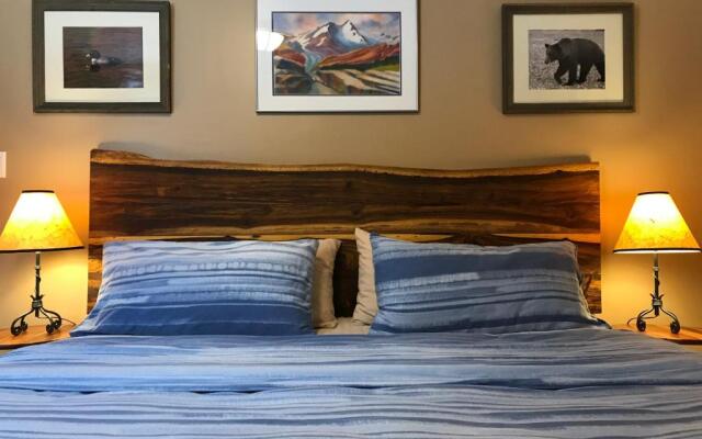 Canadian Rockies Inn - Adults only