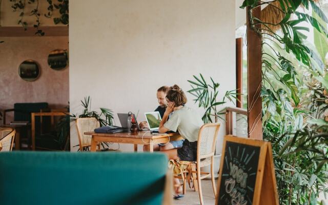 PORTER HOTEL - Surf & Yoga Retreat