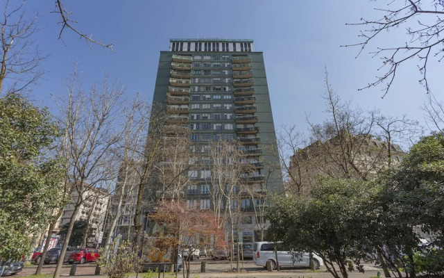 Skyline view Biancamano 1 bdr with balcony by Rentopolis