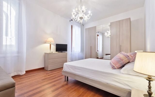 Tolentini Canal View Apartment