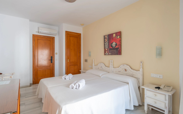 Hotel Playamaro