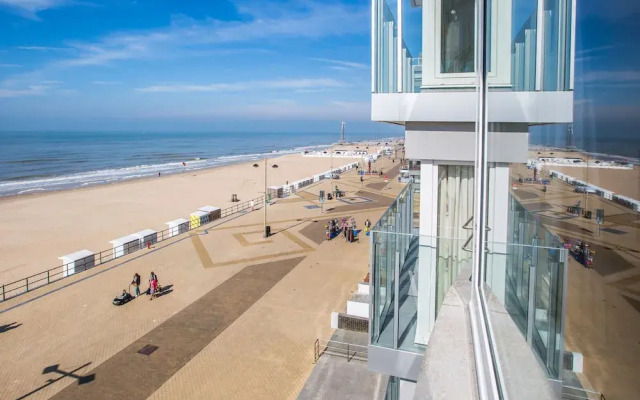 Apartment With Frontal Sea-views