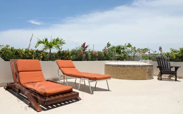 Lili Penthouse 2 bedroom sleeps 5