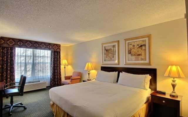 Holiday Inn Express Hotel & Suites Oshkosh Stateroute 41