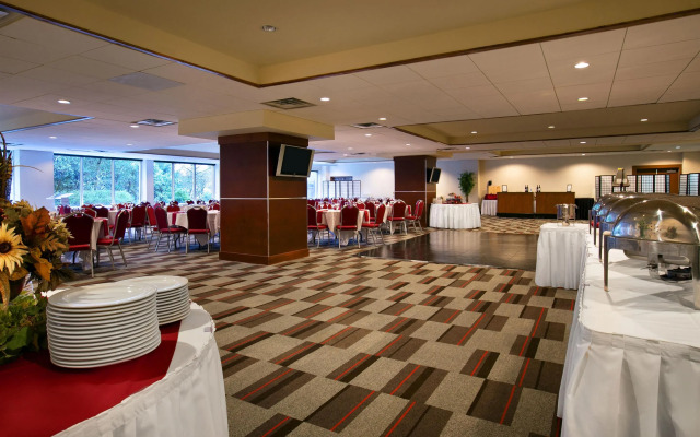 Four Points by Sheraton Victoria Gateway