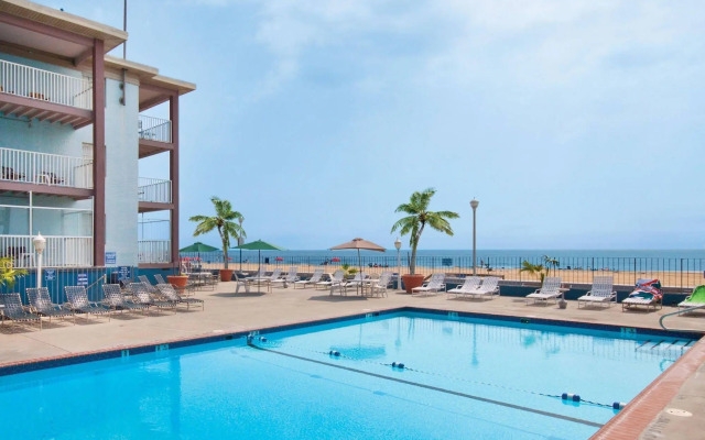 Flagship Oceanfront Hotel