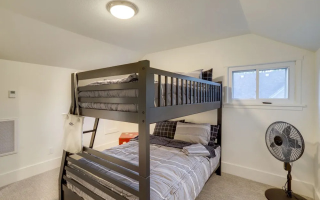 Indiana Vacation Rental - Walk to Syracuse Lake!